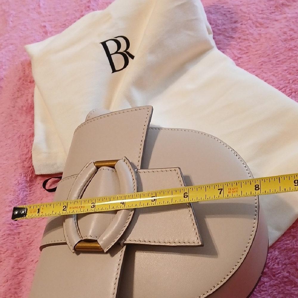 Banana Republic Pale Taupe Leather Circle Crossbody Bag - Picture 10 of 11